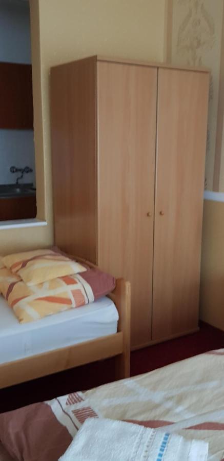 Kalman Panzio Bed & Breakfast Сегед Екстериор снимка