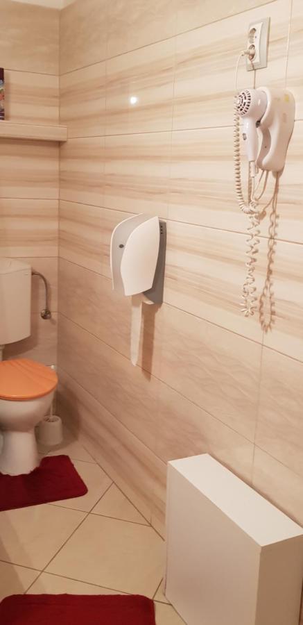 Kalman Panzio Bed & Breakfast Сегед Екстериор снимка