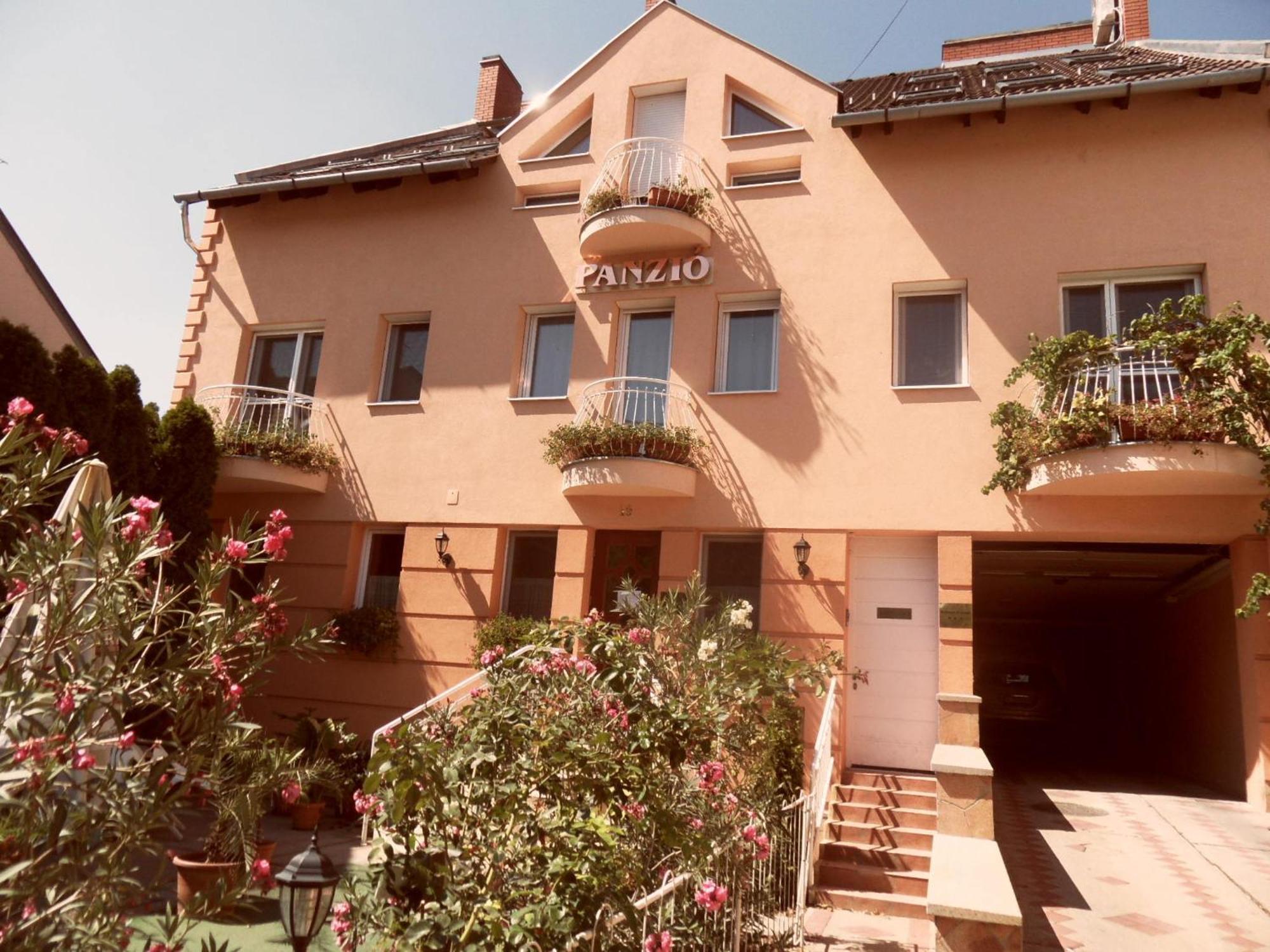 Kalman Panzio Bed & Breakfast Сегед Екстериор снимка