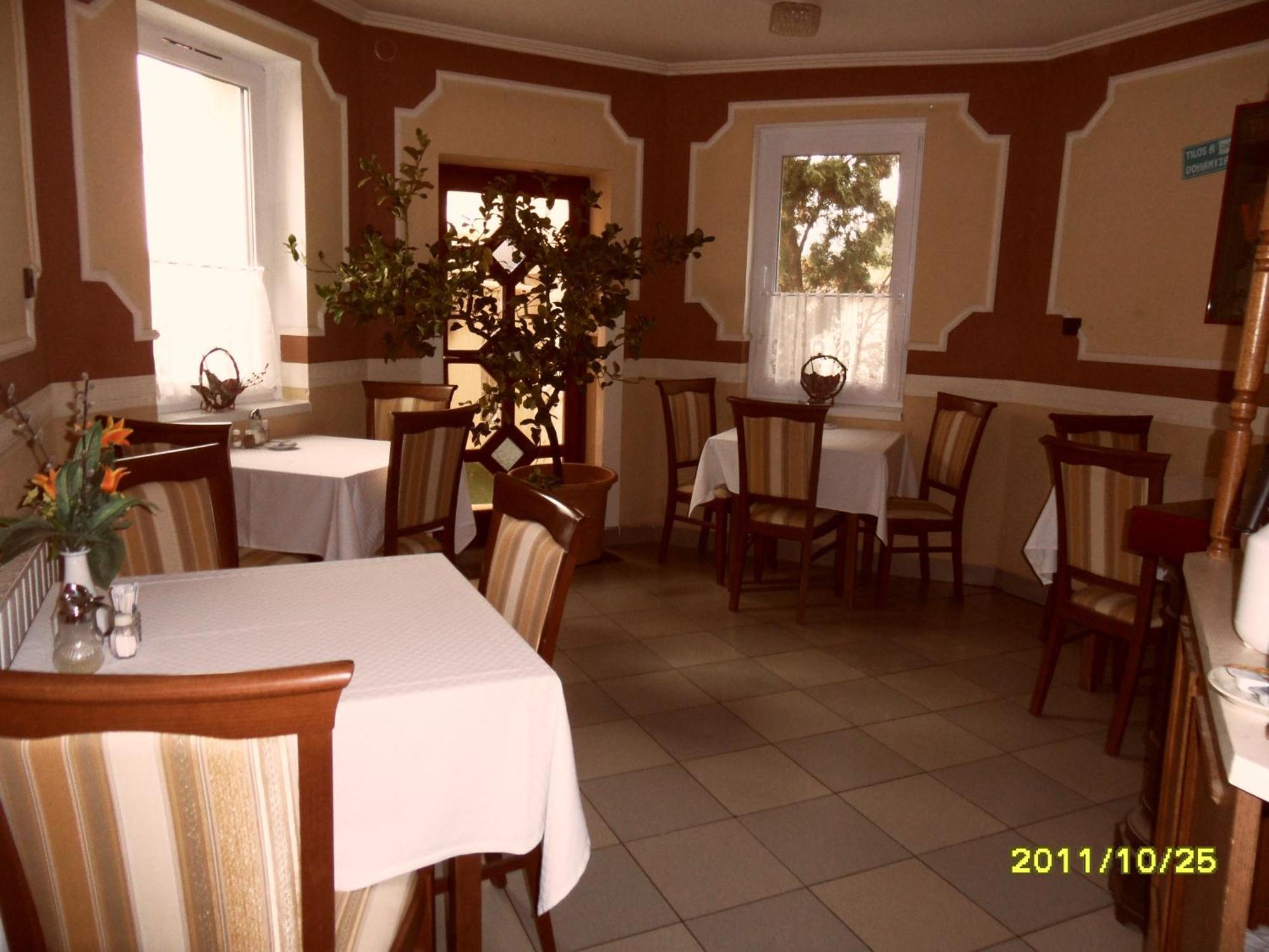 Kalman Panzio Bed & Breakfast Сегед Екстериор снимка