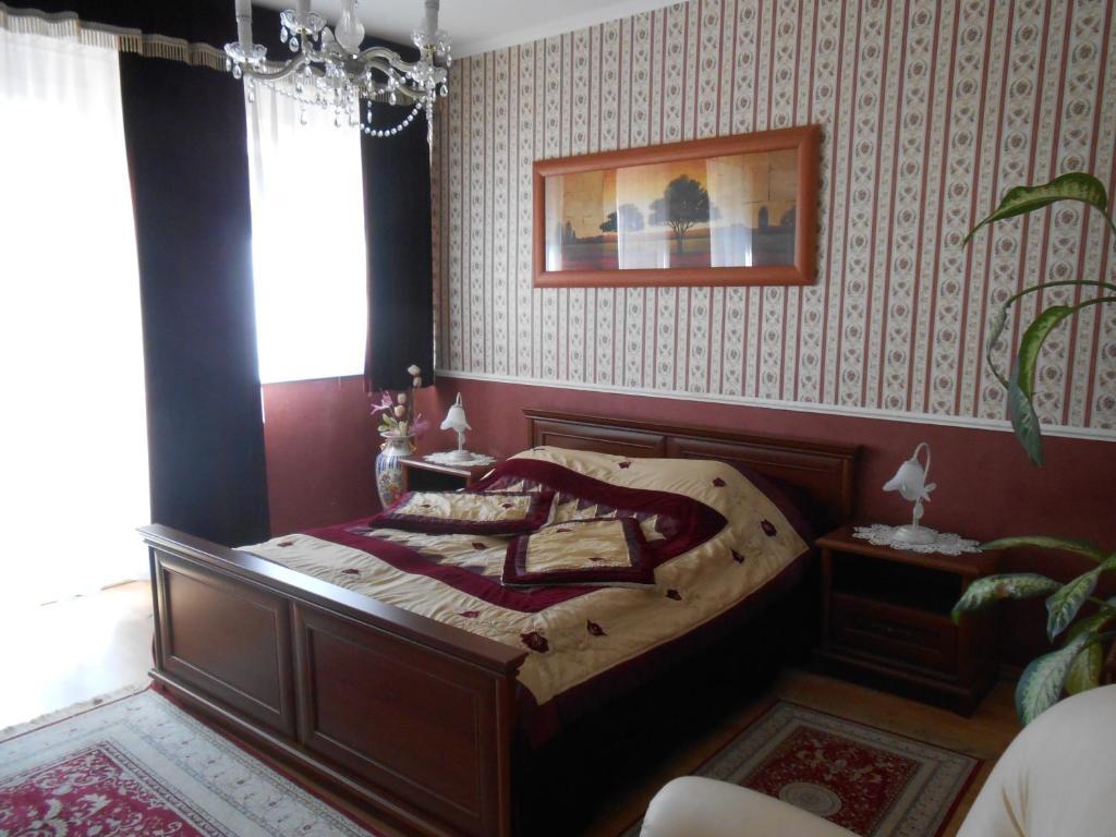 Kalman Panzio Bed & Breakfast Сегед Стая снимка