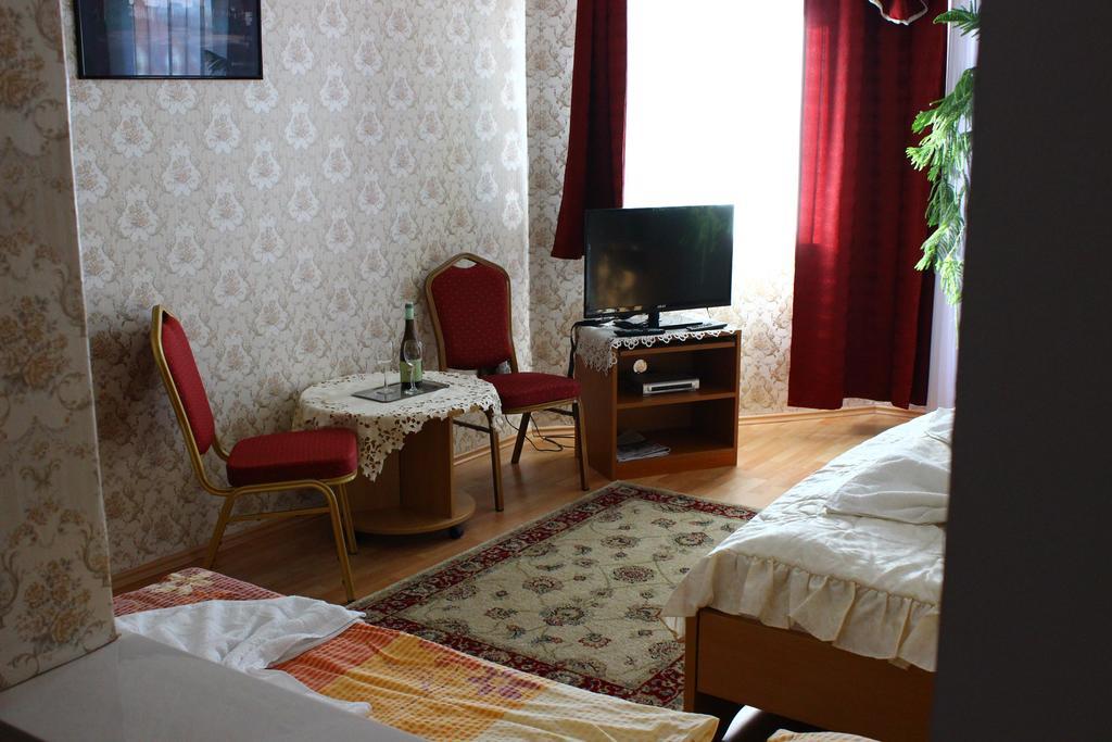 Kalman Panzio Bed & Breakfast Сегед Екстериор снимка