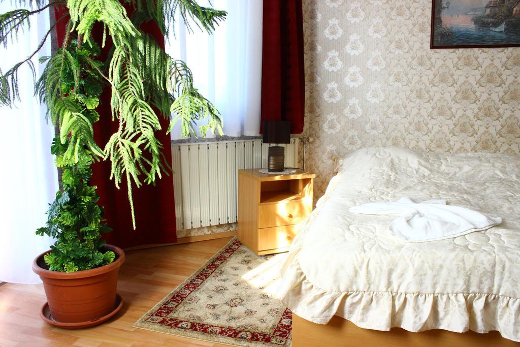 Kalman Panzio Bed & Breakfast Сегед Екстериор снимка