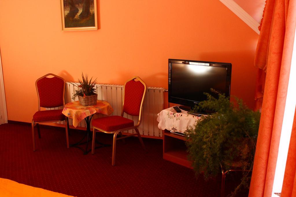 Kalman Panzio Bed & Breakfast Сегед Екстериор снимка