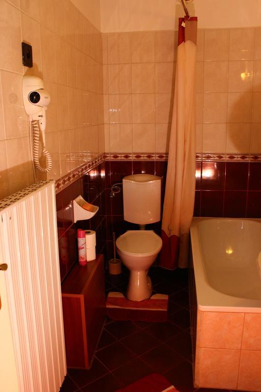 Kalman Panzio Bed & Breakfast Сегед Екстериор снимка