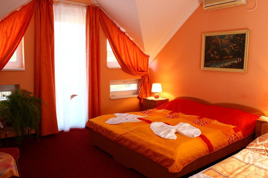 Kalman Panzio Bed & Breakfast Сегед Екстериор снимка