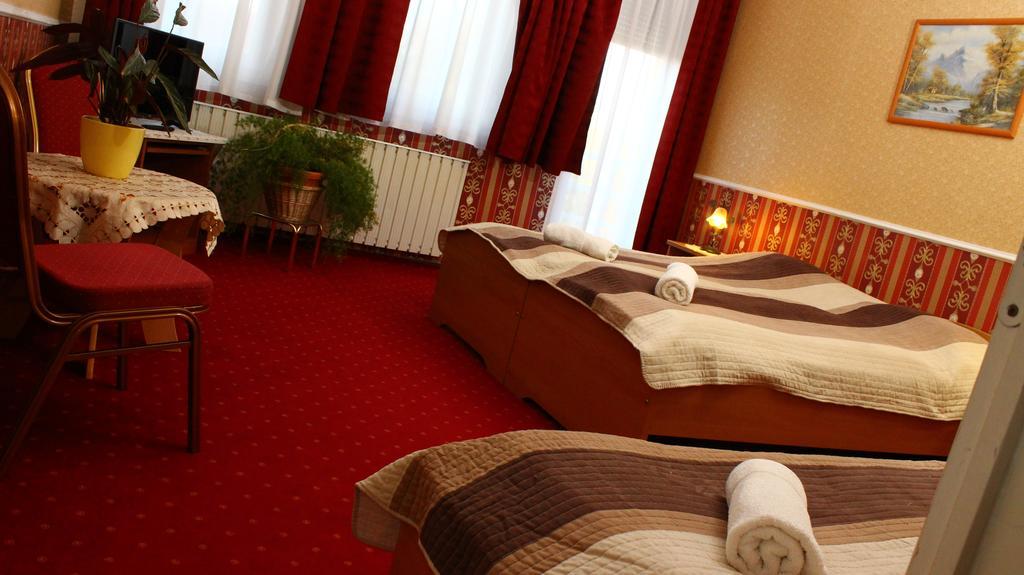 Kalman Panzio Bed & Breakfast Сегед Екстериор снимка
