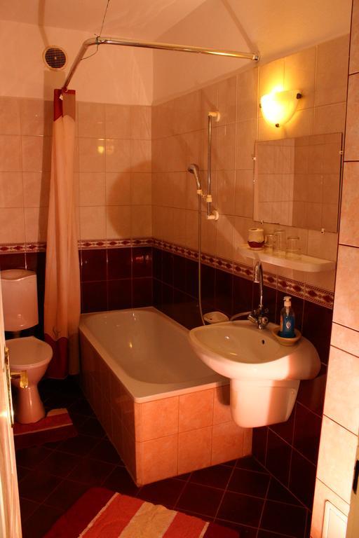 Kalman Panzio Bed & Breakfast Сегед Екстериор снимка