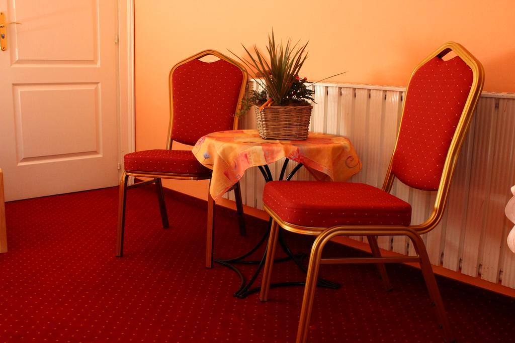 Kalman Panzio Bed & Breakfast Сегед Екстериор снимка