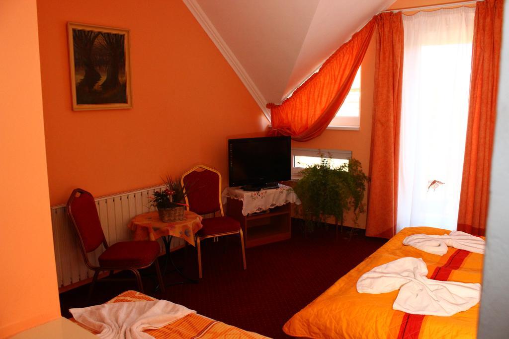 Kalman Panzio Bed & Breakfast Сегед Екстериор снимка