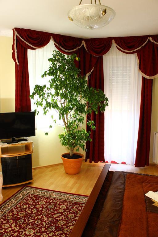 Kalman Panzio Bed & Breakfast Сегед Екстериор снимка