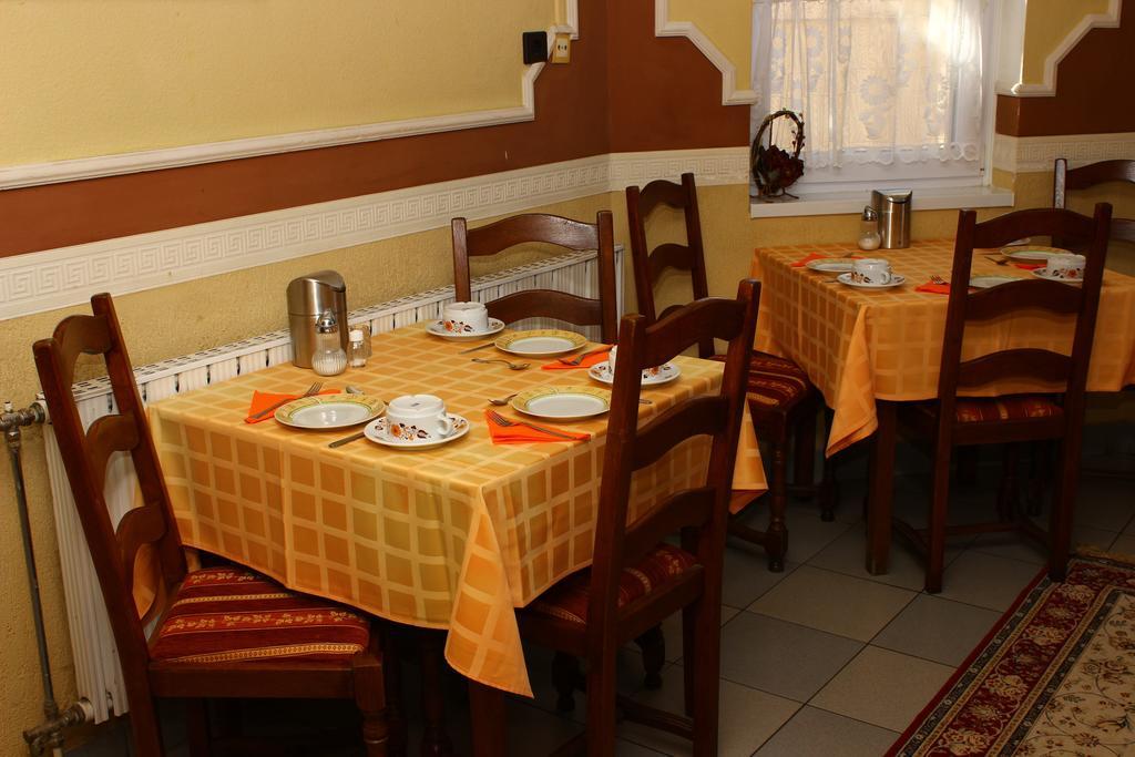 Kalman Panzio Bed & Breakfast Сегед Екстериор снимка