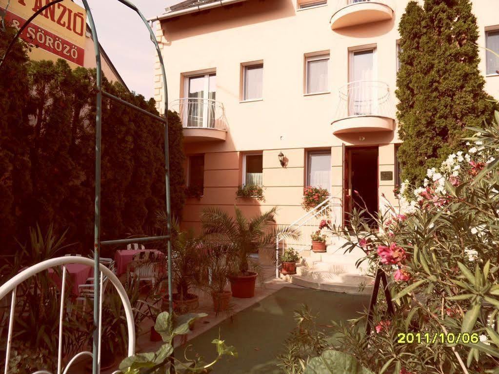 Kalman Panzio Bed & Breakfast Сегед Екстериор снимка