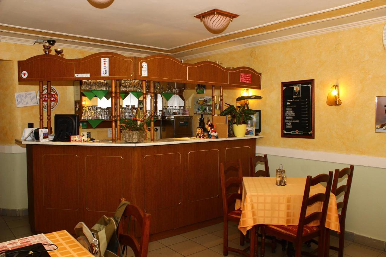 Kalman Panzio Bed & Breakfast Сегед Екстериор снимка